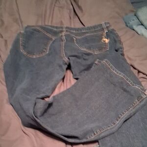 Stylish Women's Jeans in Classic Black